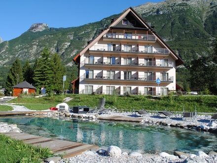 https://newex.headwater.com/holiday-hotels/?HolidayID=168&HotelID=204&HolidayName=Slovenia-Slovenia+%2D+So%26%23269%3Ba+Valley+%2D+The+Way+of+Peace+-&HotelName=So%26%23269%3Ba+Valley+trek">Soča Valley trek