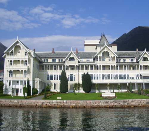 https://newex.headwater.com/holiday-hotels/?HolidayID=176&HotelID=222&HolidayName=Norway-Into+the+Fjords+Walk-&HotelName=Kviknes+Hotel+%2D+Higher+Grade">Kviknes Hotel - Higher Grade