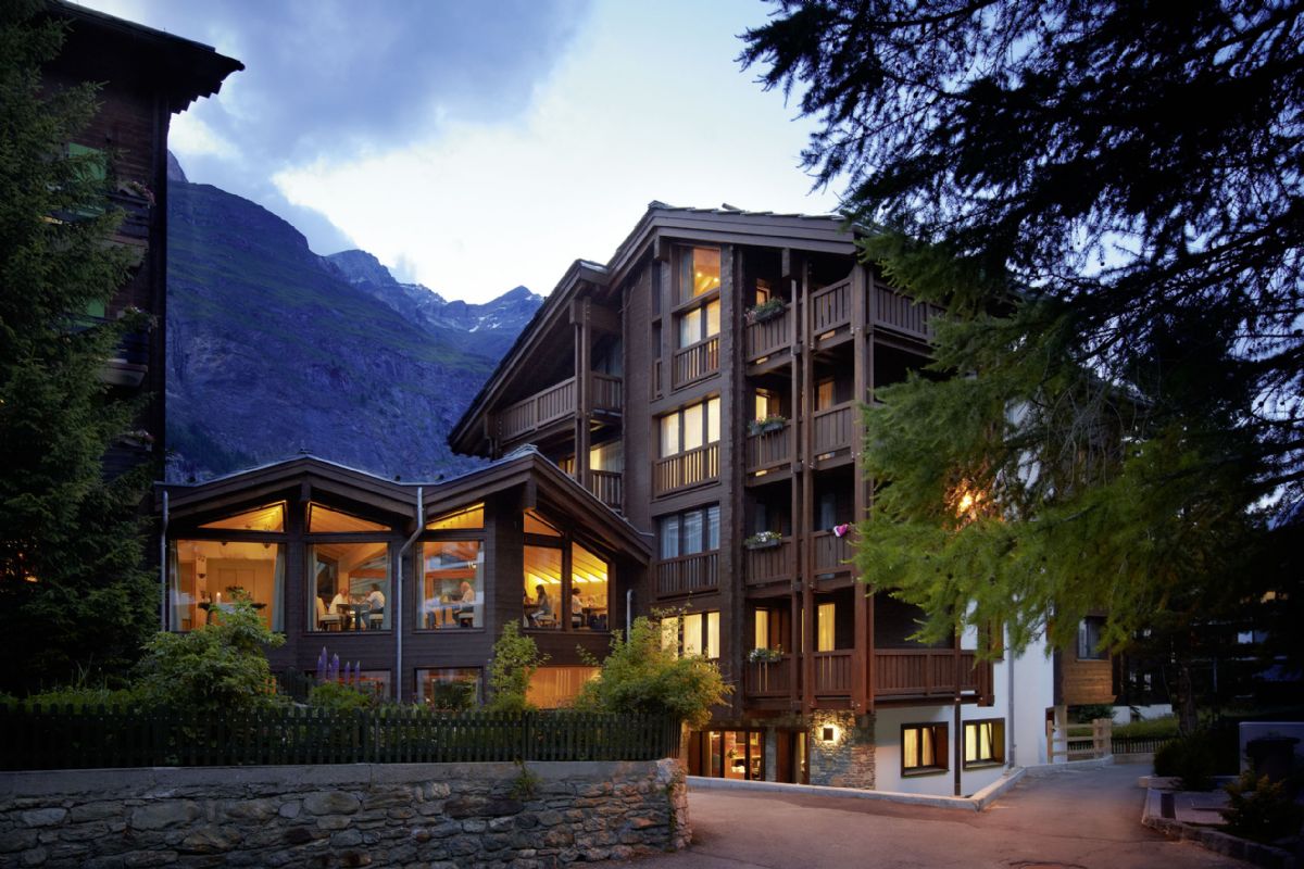 https://newex.headwater.com/holiday-hotels/?HolidayID=15&HotelID=92&HolidayName=Switzerland-Switzerland+%2D+Haute+Route+%2D+Original+%27High+Route%27+-&HotelName=Haute+Route">Haute Route